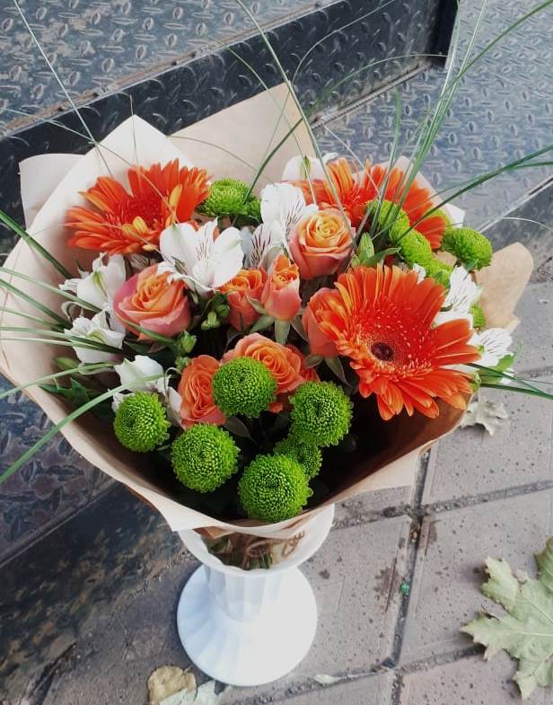 Букет цветов из: Герберы, Хризантемы, Альстромерии и Розы в Краасномайский