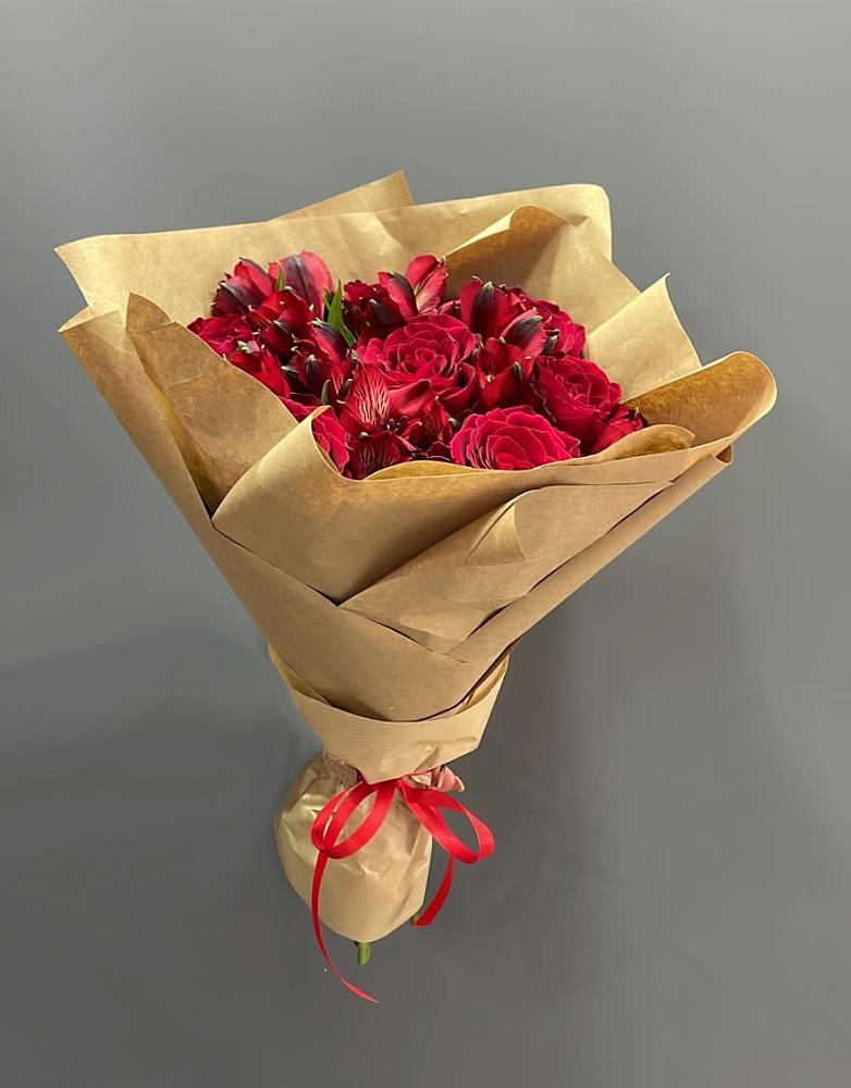 Букет цветов из: Альстромерии и Розы в Краасномайский