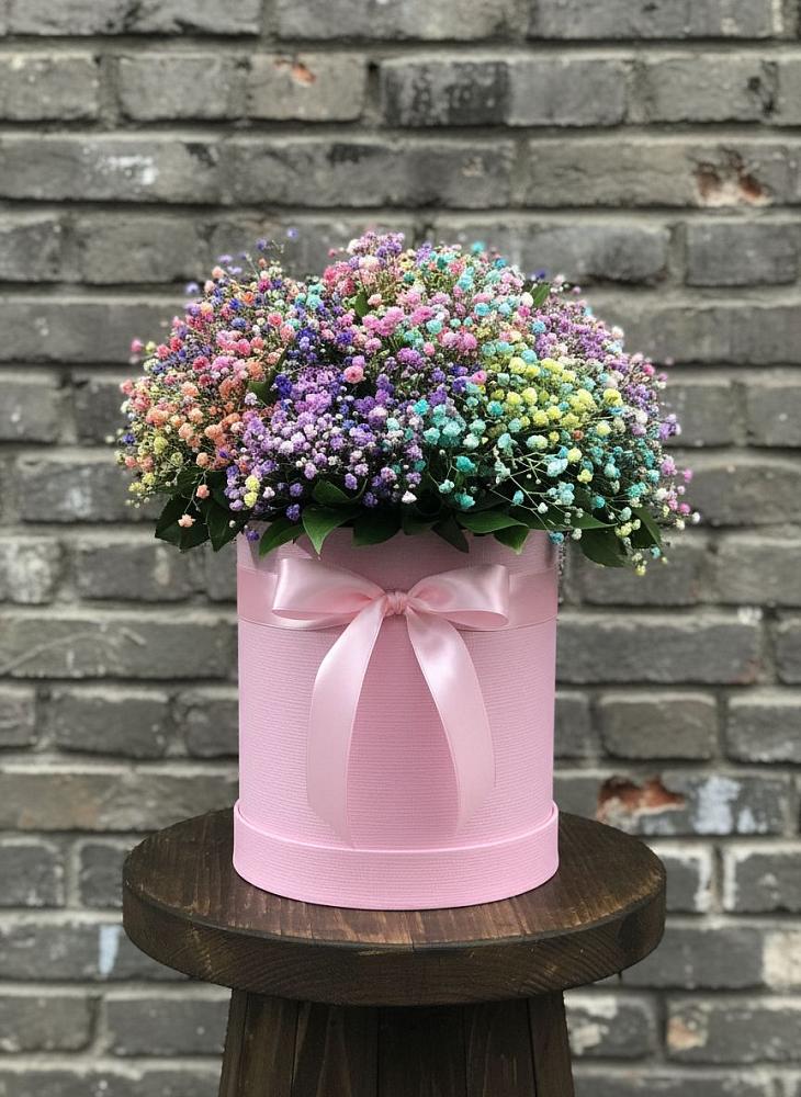 Цветочная композиция из Гипсофила и Розы в шляпной коробке в Краасномайский