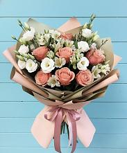Букет цветов из:  Розы, Альстромерии и Лизиантусы #REPLACE_PRED# Краасномайский