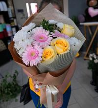 Букет цветов из:  Герберы, Розы и Хризантемы в Краасномайский