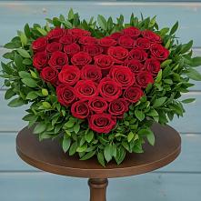 Цветочная композиция из Розы в виде сердца в Краасномайский