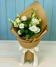 Букет цветов из:  Хризантемы и Лизиантусы в Краасномайский