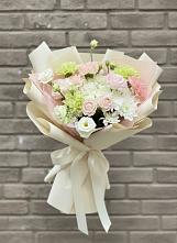 Букет цветов из:  Гвоздики, Розы, Лизиантусы и Хризантемы #REPLACE_PRED# Краасномайский