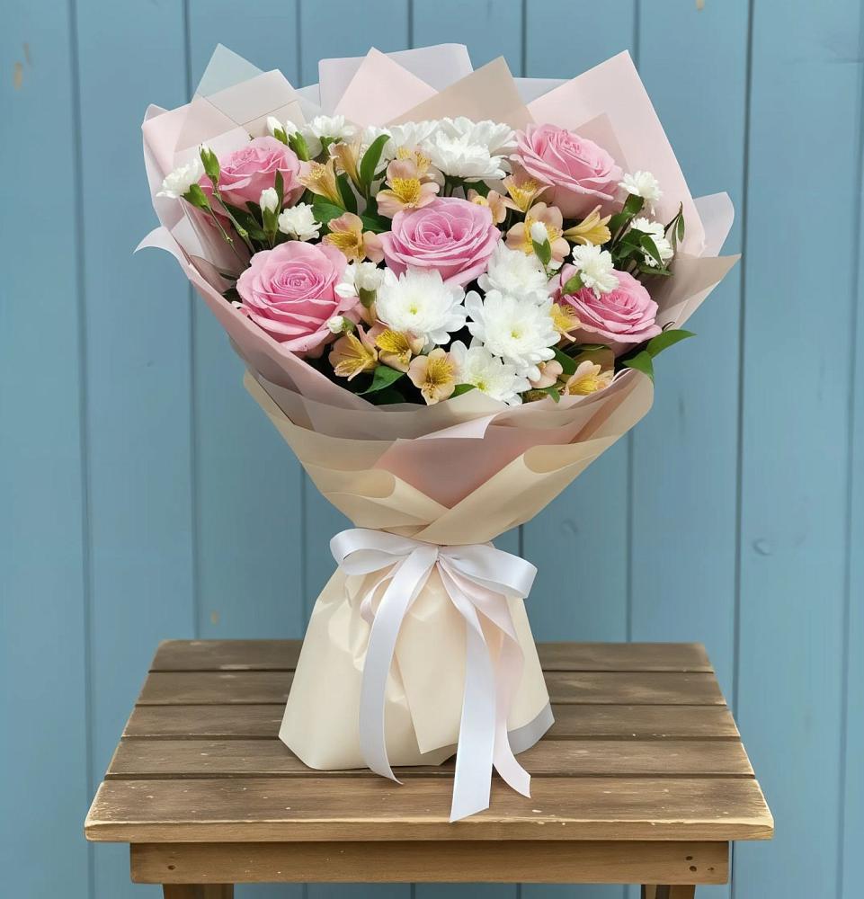 Букет цветов из: Гвоздики, Орхидеи и Розы в Краасномайский