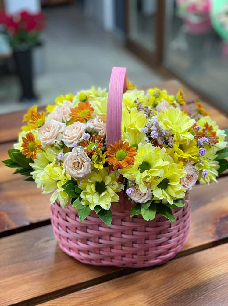 Цветочная композиция из Хризантемы и Розы в корзине в Краасномайский