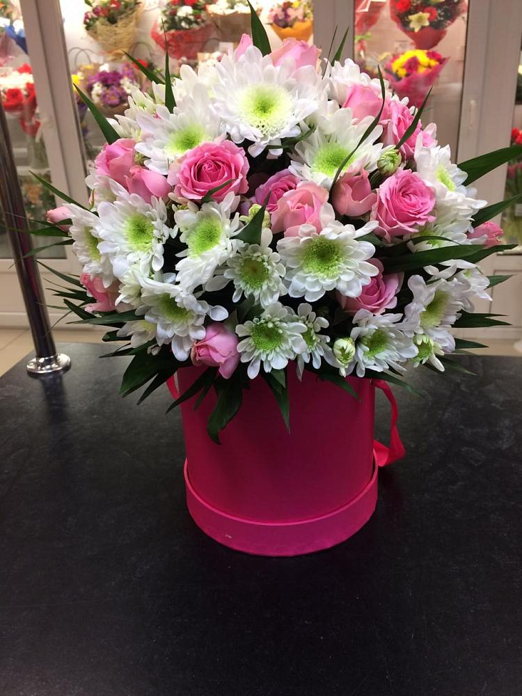 Цветочная композиция из Розы и Хризантемы в шляпной коробке в Краасномайский