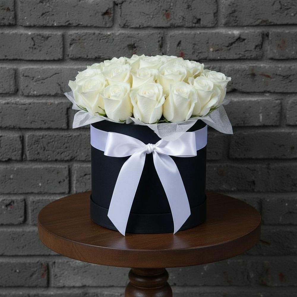 Цветочная композиция из Розы в шляпной коробке в Краасномайский