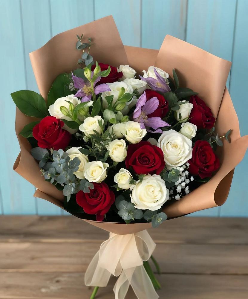 Букет цветов из: Розы и Альстромерии в Краасномайский