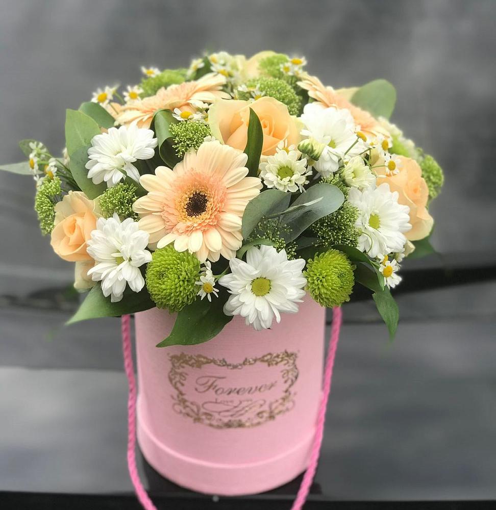 Цветочная композиция из Розы, Герберы и Хризантемы в шляпной коробке в Краасномайский