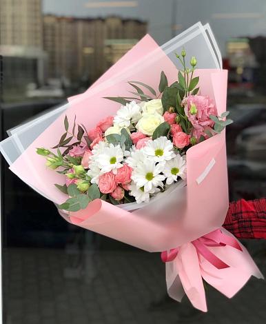 Букет цветов из: Розы, Лизиантусы и Хризантемы в Краасномайский