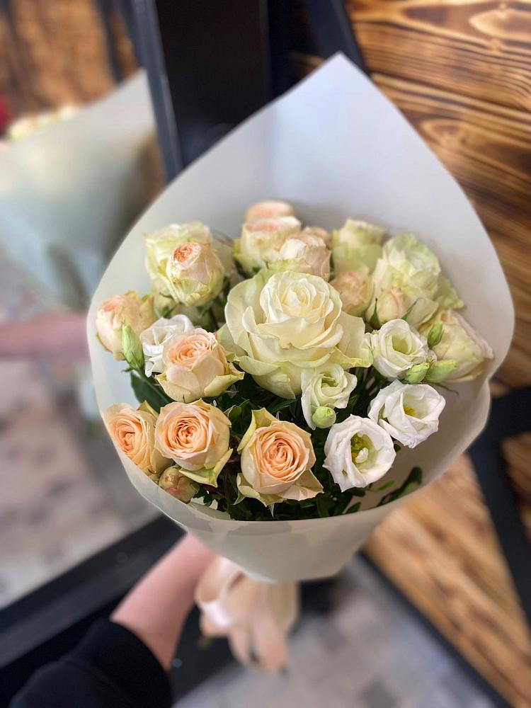 Букет цветов из: Розы и Лизиантусы в Краасномайский