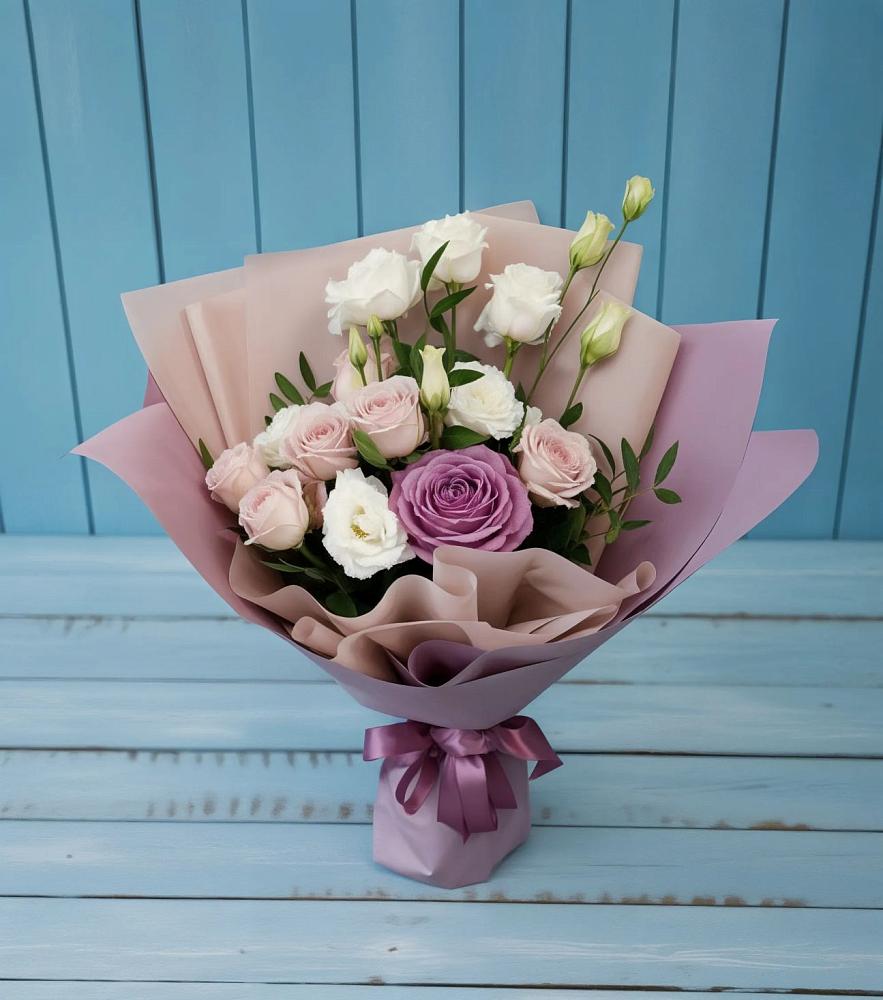 Букет цветов из: Розы и Лизиантусы в Краасномайский