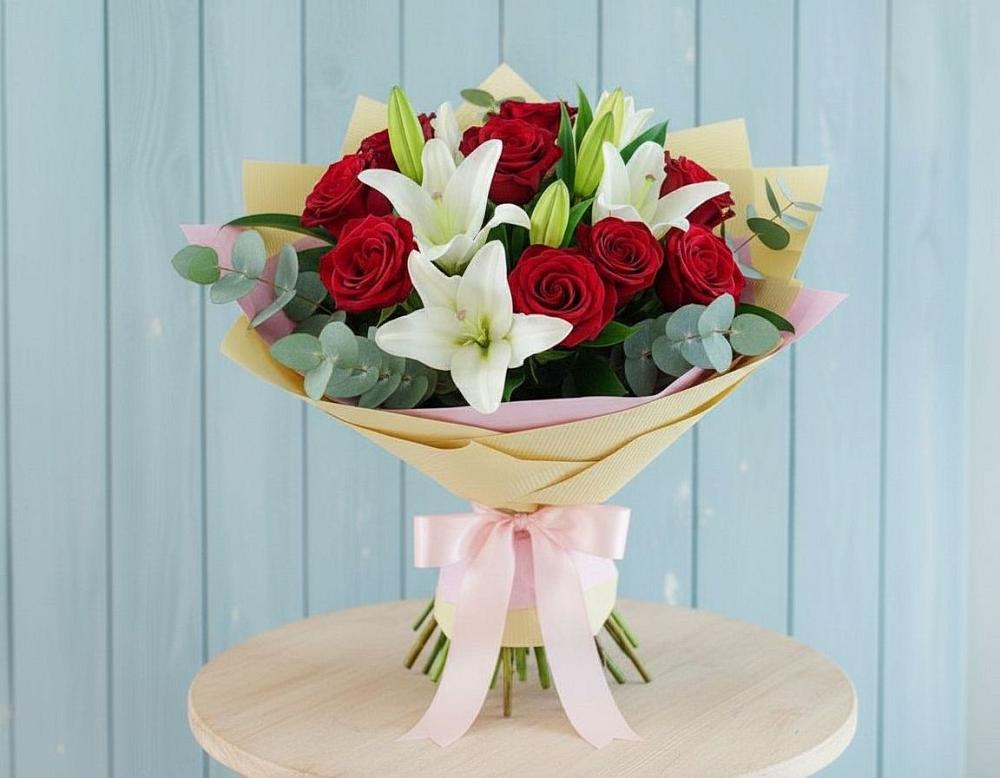 Букет цветов из: Лилии и Розы в Краасномайский